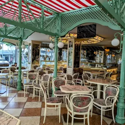 01 CAFE DE PARIS
