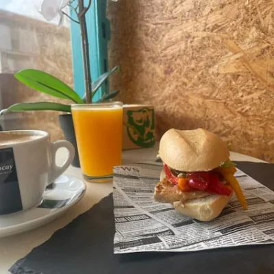 01 MIA CAFE