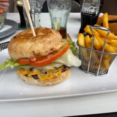02 SNACK BAR LA SANGRIA hamburguesa
