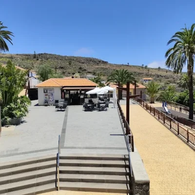 04 LA VEGA FOOD HOUSE
