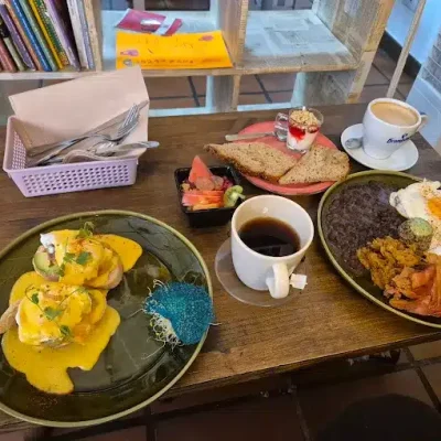 04 SIMPLE COFFEE BRUNCH